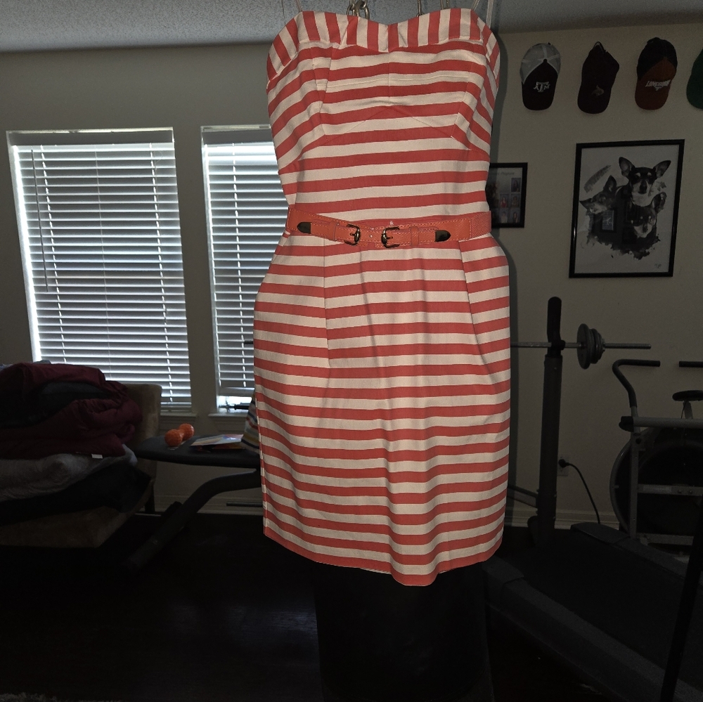 Cute Sweatheart Neckline Strapless  dress with pockets & belt.